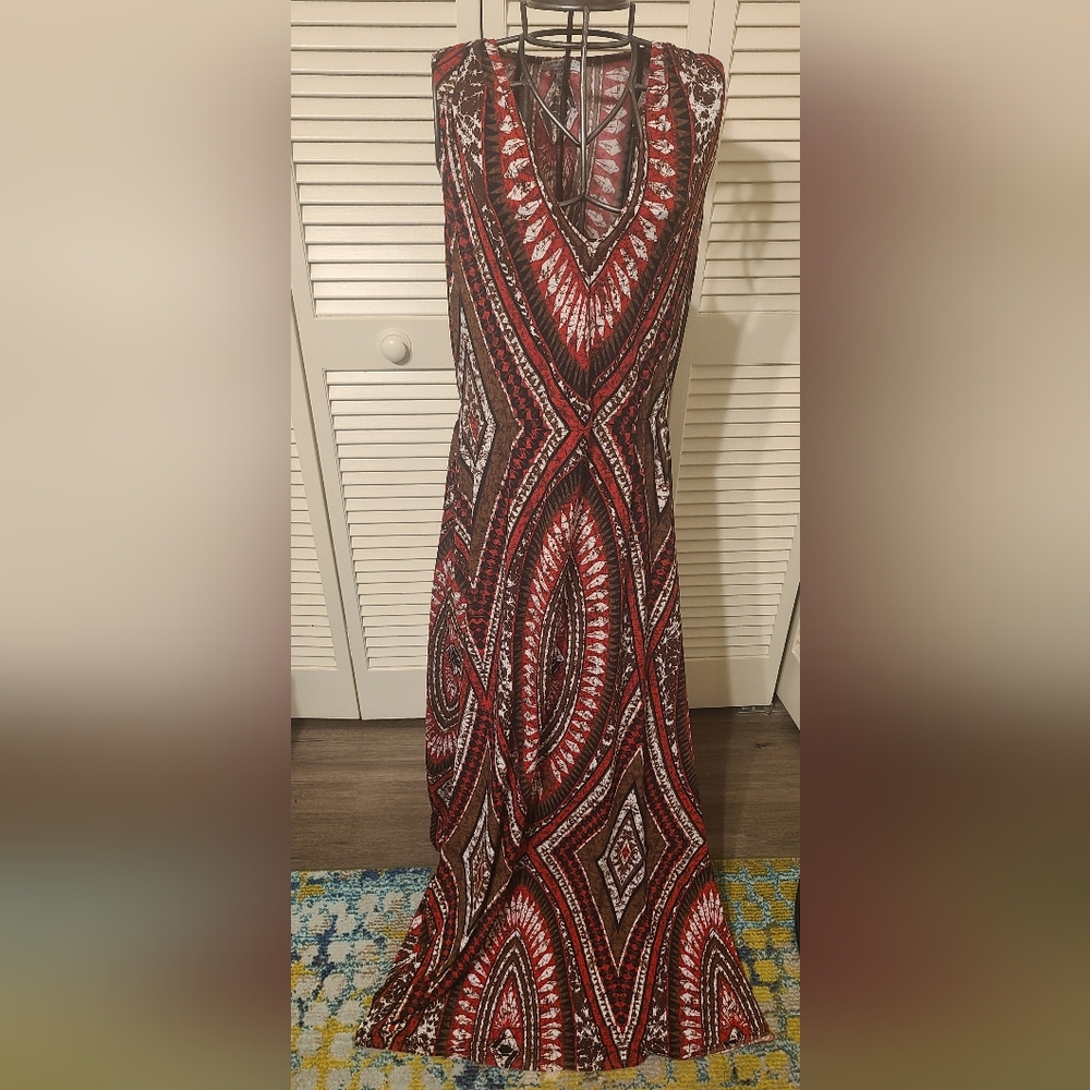 London Style Floor Length Sleeveless Dress